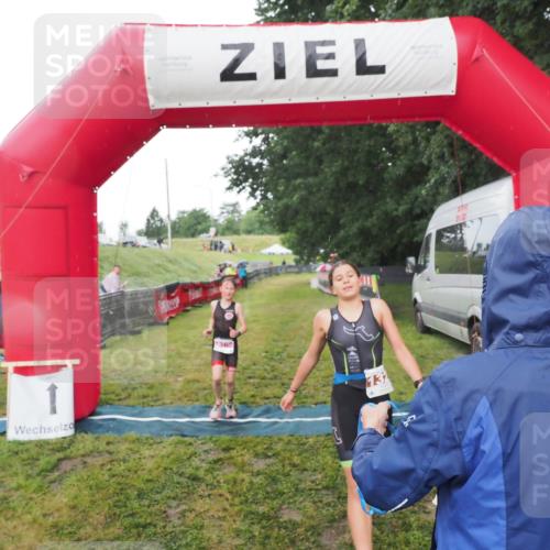 21.06.2025 - 27. Vierlanden-Triathlon MichiJ http://msf.ph/oto/8050751 15.06.2026 15:12:01 Ziel 1362 meine-sportfotos.de