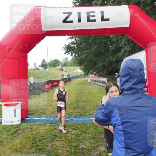 21.06.2025 - 27. Vierlanden-Triathlon MichiJ http://msf.ph/oto/8050754 15.06.2026 15:12:02 Ziel 1362 meine-sportfotos.de