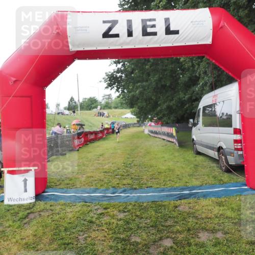 21.06.2025 - 27. Vierlanden-Triathlon MichiJ http://msf.ph/oto/8050755 15.06.2026 15:12:18 Ziel  meine-sportfotos.de