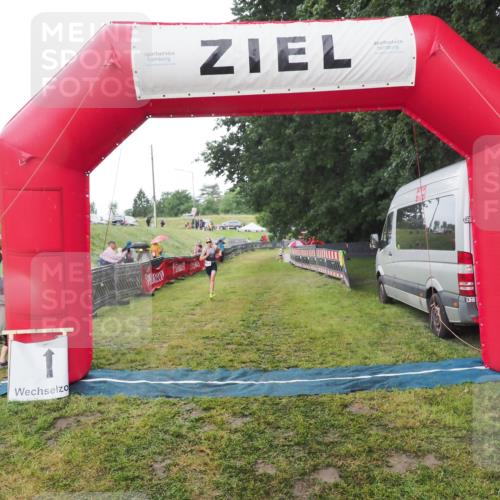 21.06.2025 - 27. Vierlanden-Triathlon MichiJ http://msf.ph/oto/8050763 15.06.2026 15:12:20 Ziel  meine-sportfotos.de