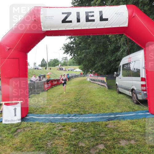 21.06.2025 - 27. Vierlanden-Triathlon MichiJ http://msf.ph/oto/8050764 15.06.2026 15:12:20 Ziel  meine-sportfotos.de