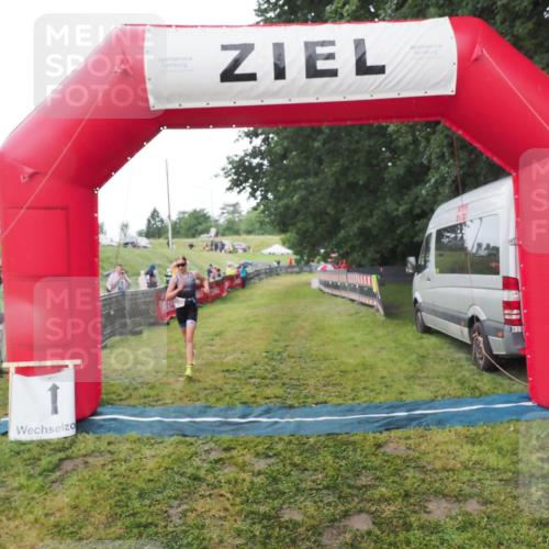 21.06.2025 - 27. Vierlanden-Triathlon MichiJ http://msf.ph/oto/8050768 15.06.2026 15:12:21 Ziel  meine-sportfotos.de