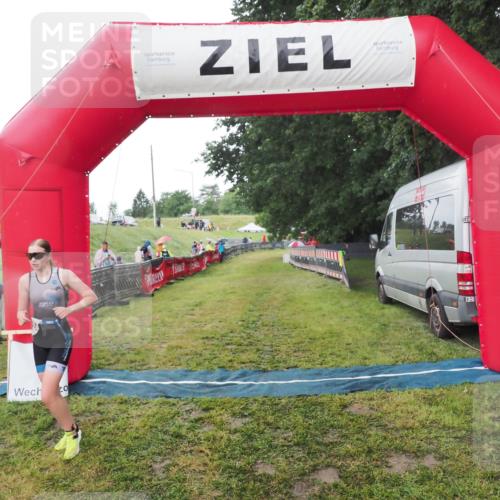 21.06.2025 - 27. Vierlanden-Triathlon MichiJ http://msf.ph/oto/8050778 15.06.2026 15:12:23 Ziel  meine-sportfotos.de