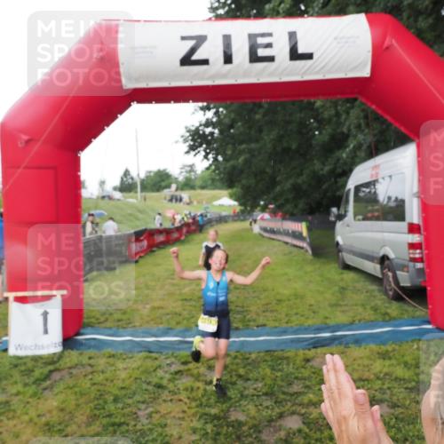 21.06.2025 - 27. Vierlanden-Triathlon MichiJ http://msf.ph/oto/8050809 15.06.2026 15:12:50 Ziel 1383, 1393 meine-sportfotos.de