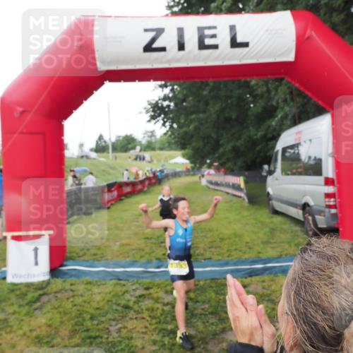 21.06.2025 - 27. Vierlanden-Triathlon MichiJ http://msf.ph/oto/8050810 15.06.2026 15:12:50 Ziel 1383, 1393 meine-sportfotos.de