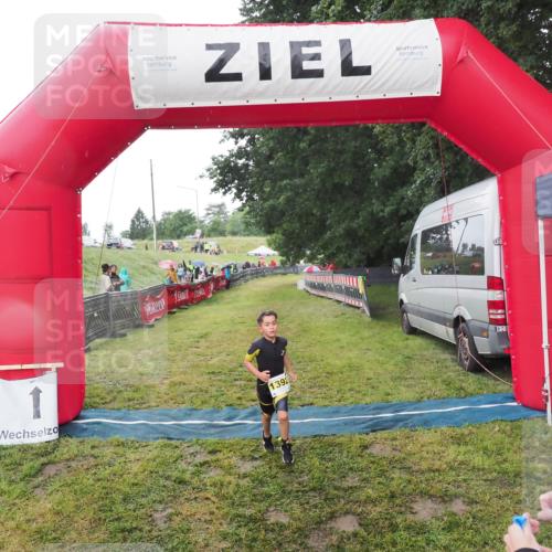 21.06.2025 - 27. Vierlanden-Triathlon MichiJ http://msf.ph/oto/8050843 15.06.2026 15:13:08 Ziel  meine-sportfotos.de