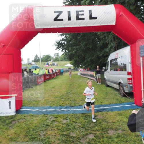 21.06.2025 - 27. Vierlanden-Triathlon MichiJ http://msf.ph/oto/8050860 15.06.2026 15:14:06 Ziel 1394 meine-sportfotos.de
