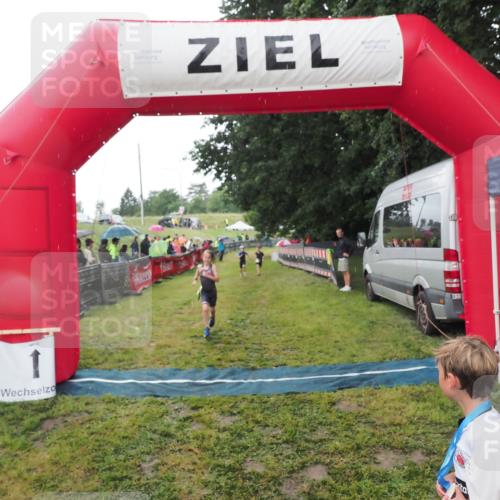 21.06.2025 - 27. Vierlanden-Triathlon MichiJ http://msf.ph/oto/8050879 15.06.2026 15:14:19 Ziel 1386 meine-sportfotos.de
