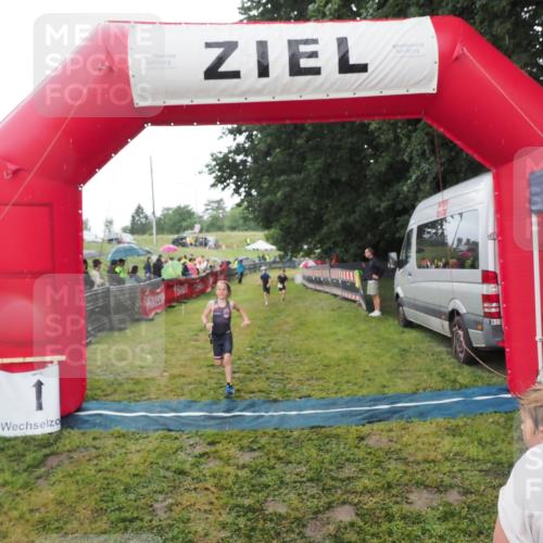 21.06.2025 - 27. Vierlanden-Triathlon MichiJ http://msf.ph/oto/8050882 15.06.2026 15:14:20 Ziel 1376, 1386 meine-sportfotos.de