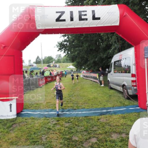 21.06.2025 - 27. Vierlanden-Triathlon MichiJ http://msf.ph/oto/8050884 15.06.2026 15:14:20 Ziel 1376, 1386 meine-sportfotos.de
