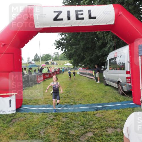 21.06.2025 - 27. Vierlanden-Triathlon MichiJ http://msf.ph/oto/8050885 15.06.2026 15:14:20 Ziel 1376, 1386 meine-sportfotos.de