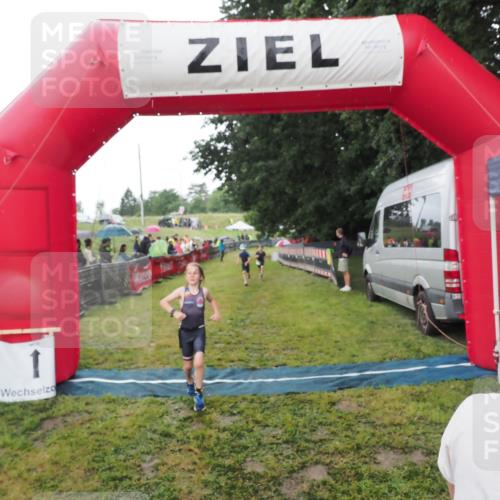 21.06.2025 - 27. Vierlanden-Triathlon MichiJ http://msf.ph/oto/8050886 15.06.2026 15:14:20 Ziel 1376, 1386 meine-sportfotos.de