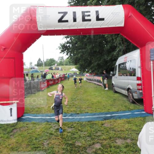 21.06.2025 - 27. Vierlanden-Triathlon MichiJ http://msf.ph/oto/8050887 15.06.2026 15:14:20 Ziel 1376, 1386 meine-sportfotos.de