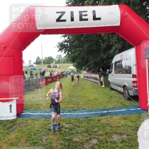 21.06.2025 - 27. Vierlanden-Triathlon MichiJ http://msf.ph/oto/8050888 15.06.2026 15:14:20 Ziel 1376, 1386 meine-sportfotos.de