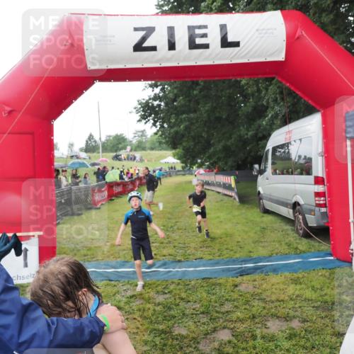 21.06.2025 - 27. Vierlanden-Triathlon MichiJ http://msf.ph/oto/8050897 15.06.2026 15:14:23 Ziel 1376, 1386 meine-sportfotos.de