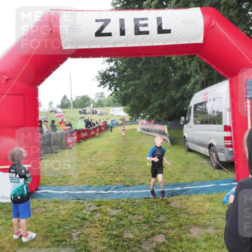 21.06.2025 - 27. Vierlanden-Triathlon MichiJ http://msf.ph/oto/8050907 15.06.2026 15:14:35 Ziel 1373, 1384 meine-sportfotos.de