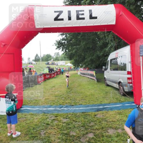 21.06.2025 - 27. Vierlanden-Triathlon MichiJ http://msf.ph/oto/8050916 15.06.2026 15:14:37 Ziel 1373, 1384 meine-sportfotos.de