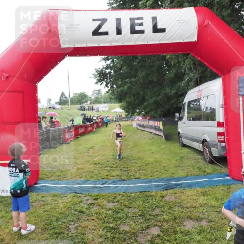 21.06.2025 - 27. Vierlanden-Triathlon MichiJ http://msf.ph/oto/8050921 15.06.2026 15:14:38 Ziel 1373, 1384 meine-sportfotos.de