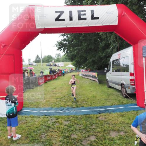 21.06.2025 - 27. Vierlanden-Triathlon MichiJ http://msf.ph/oto/8050924 15.06.2026 15:14:38 Ziel 1373, 1384 meine-sportfotos.de