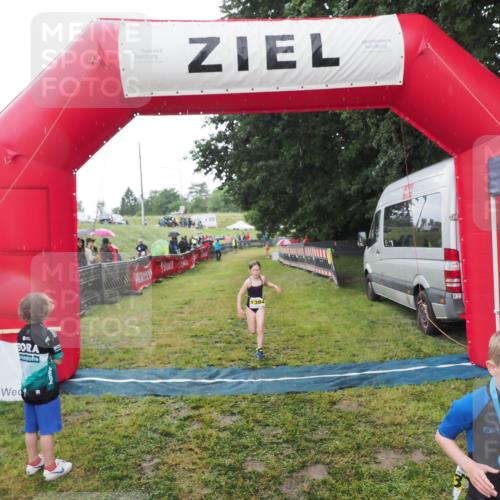 21.06.2025 - 27. Vierlanden-Triathlon MichiJ http://msf.ph/oto/8050925 15.06.2026 15:14:38 Ziel 1373, 1384 meine-sportfotos.de