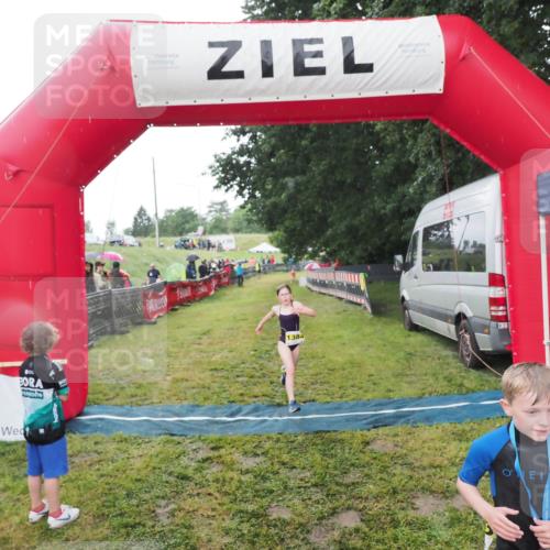 21.06.2025 - 27. Vierlanden-Triathlon MichiJ http://msf.ph/oto/8050927 15.06.2026 15:14:39 Ziel 1373, 1384 meine-sportfotos.de