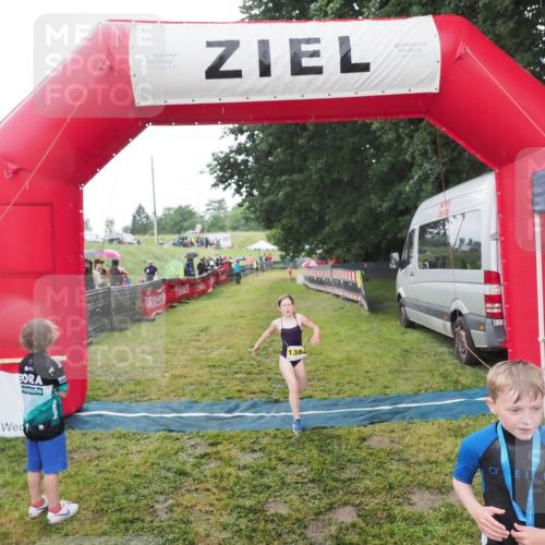 21.06.2025 - 27. Vierlanden-Triathlon MichiJ http://msf.ph/oto/8050928 15.06.2026 15:14:39 Ziel 1373, 1384 meine-sportfotos.de