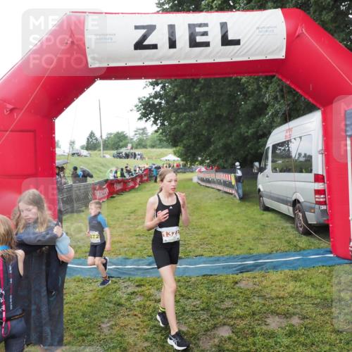 21.06.2025 - 27. Vierlanden-Triathlon MichiJ http://msf.ph/oto/8050979 15.06.2026 15:15:08 Ziel 1387 meine-sportfotos.de