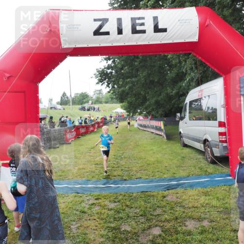 21.06.2025 - 27. Vierlanden-Triathlon MichiJ http://msf.ph/oto/8050994 15.06.2026 15:15:23 Ziel 1377 meine-sportfotos.de