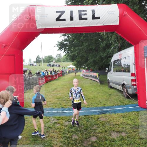 21.06.2025 - 27. Vierlanden-Triathlon MichiJ http://msf.ph/oto/8051009 15.06.2026 15:15:29 Ziel 1377 meine-sportfotos.de