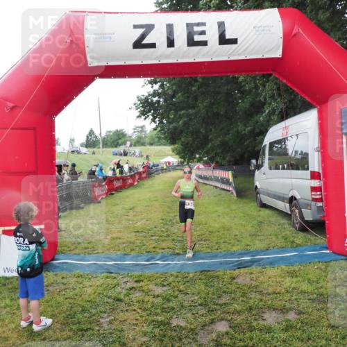 21.06.2025 - 27. Vierlanden-Triathlon MichiJ http://msf.ph/oto/8051015 15.06.2026 15:15:53 Ziel 1343 meine-sportfotos.de