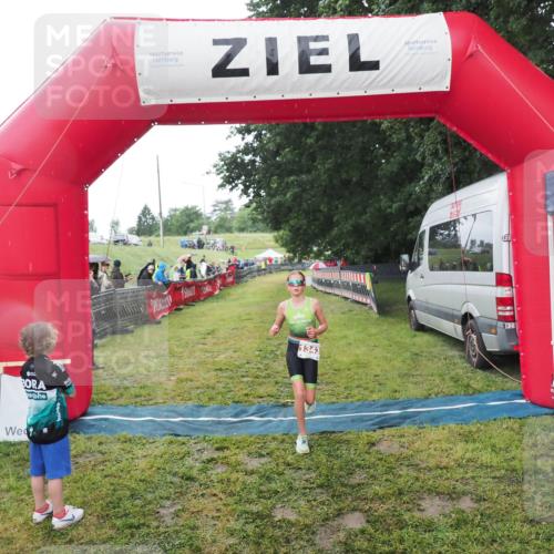 21.06.2025 - 27. Vierlanden-Triathlon MichiJ http://msf.ph/oto/8051018 15.06.2026 15:15:54 Ziel 1343 meine-sportfotos.de