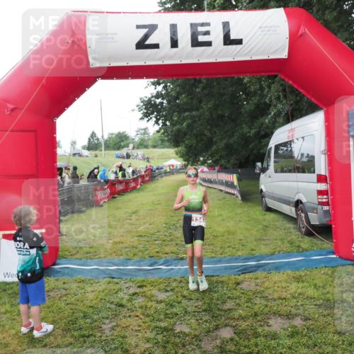 21.06.2025 - 27. Vierlanden-Triathlon MichiJ http://msf.ph/oto/8051019 15.06.2026 15:15:54 Ziel 1343 meine-sportfotos.de