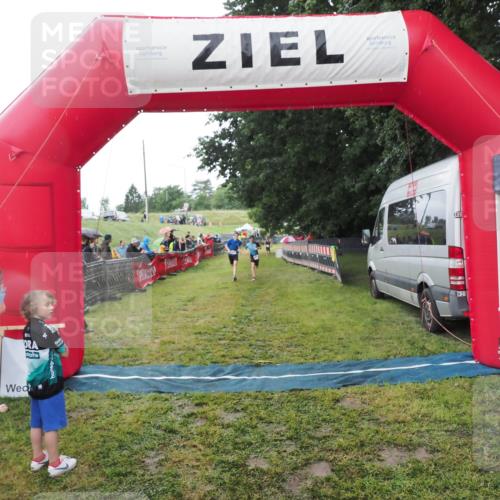 21.06.2025 - 27. Vierlanden-Triathlon MichiJ http://msf.ph/oto/8051024 15.06.2026 15:16:02 Ziel 1325, 1331, 1375 meine-sportfotos.de