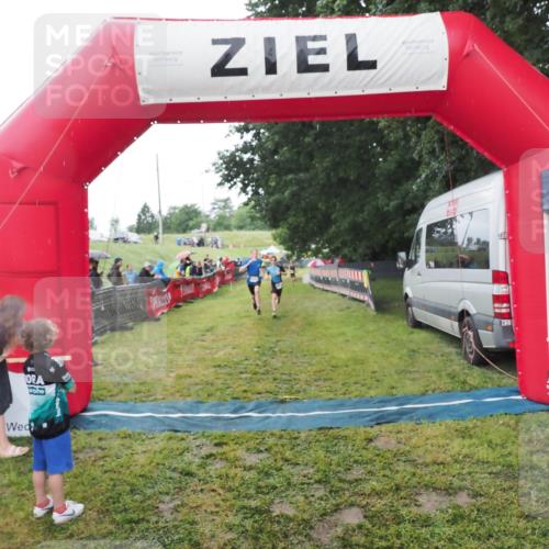 21.06.2025 - 27. Vierlanden-Triathlon MichiJ http://msf.ph/oto/8051029 15.06.2026 15:16:03 Ziel 1325, 1331, 1375 meine-sportfotos.de