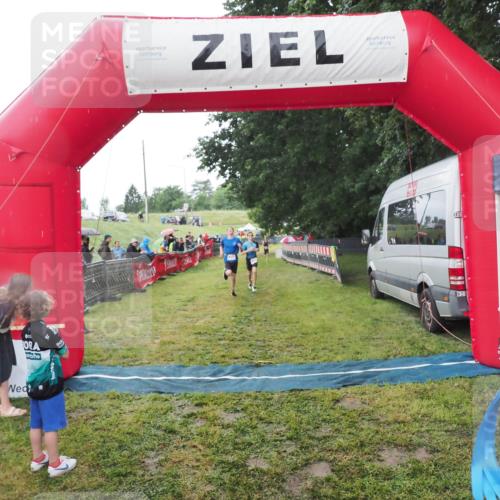 21.06.2025 - 27. Vierlanden-Triathlon MichiJ http://msf.ph/oto/8051031 15.06.2026 15:16:03 Ziel 1325, 1331, 1375 meine-sportfotos.de