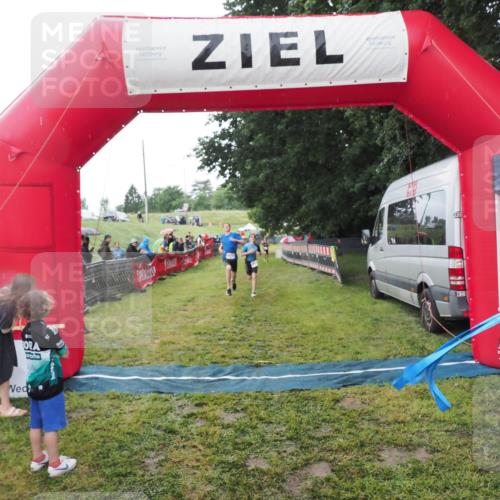 21.06.2025 - 27. Vierlanden-Triathlon MichiJ http://msf.ph/oto/8051032 15.06.2026 15:16:03 Ziel 1325, 1331, 1375 meine-sportfotos.de