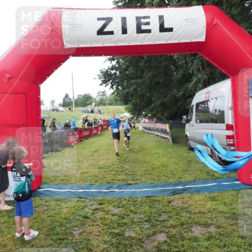 21.06.2025 - 27. Vierlanden-Triathlon MichiJ http://msf.ph/oto/8051033 15.06.2026 15:16:03 Ziel 1325, 1331, 1375 meine-sportfotos.de