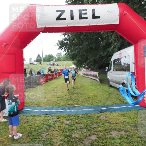 21.06.2025 - 27. Vierlanden-Triathlon MichiJ http://msf.ph/oto/8051034 15.06.2026 15:16:03 Ziel 1325, 1331, 1375 meine-sportfotos.de