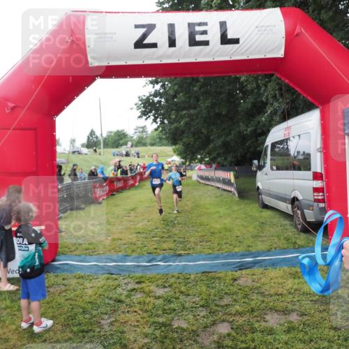 21.06.2025 - 27. Vierlanden-Triathlon MichiJ http://msf.ph/oto/8051035 15.06.2026 15:16:03 Ziel 1325, 1331, 1375 meine-sportfotos.de