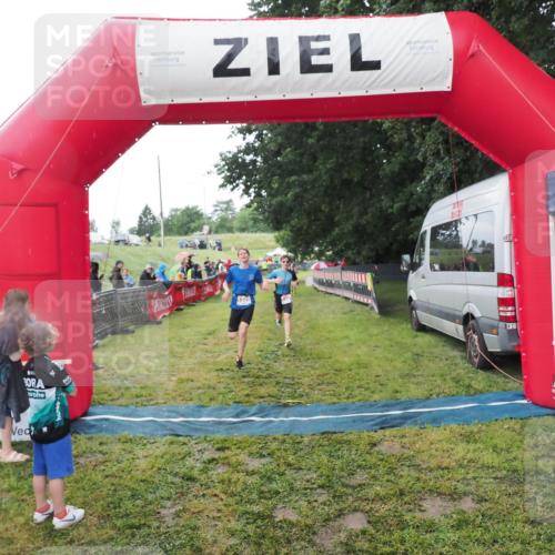 21.06.2025 - 27. Vierlanden-Triathlon MichiJ http://msf.ph/oto/8051037 15.06.2026 15:16:04 Ziel 1325, 1331, 1349, 1375 meine-sportfotos.de