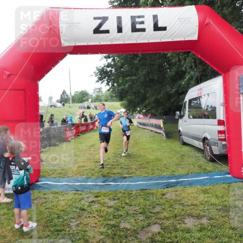 21.06.2025 - 27. Vierlanden-Triathlon MichiJ http://msf.ph/oto/8051039 15.06.2026 15:16:04 Ziel 1325, 1331, 1349, 1375 meine-sportfotos.de