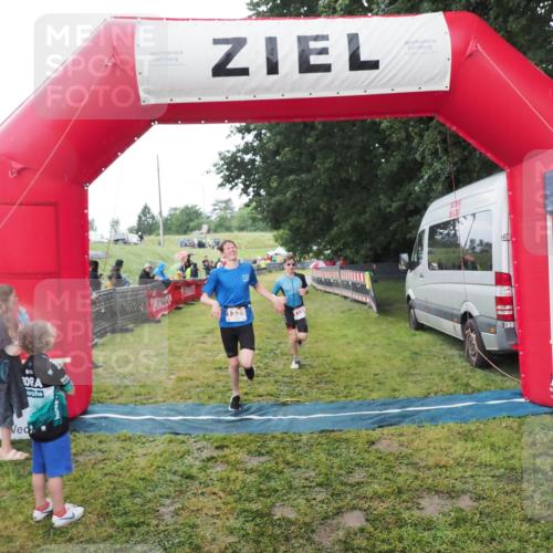 21.06.2025 - 27. Vierlanden-Triathlon MichiJ http://msf.ph/oto/8051041 15.06.2026 15:16:04 Ziel 1325, 1331, 1349, 1375 meine-sportfotos.de