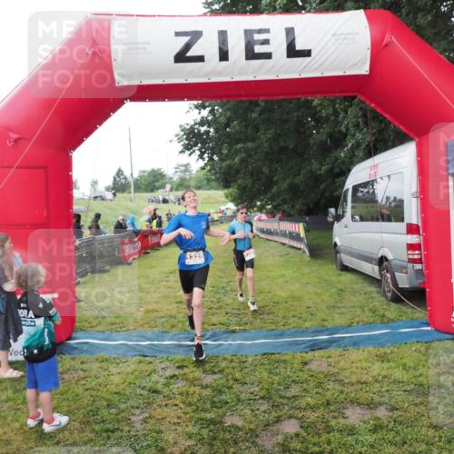 21.06.2025 - 27. Vierlanden-Triathlon MichiJ http://msf.ph/oto/8051042 15.06.2026 15:16:04 Ziel 1325, 1331, 1349, 1375 meine-sportfotos.de