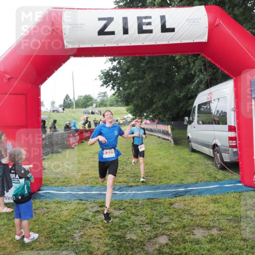 21.06.2025 - 27. Vierlanden-Triathlon MichiJ http://msf.ph/oto/8051043 15.06.2026 15:16:04 Ziel 1325, 1331, 1349, 1375 meine-sportfotos.de