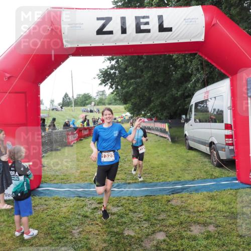 21.06.2025 - 27. Vierlanden-Triathlon MichiJ http://msf.ph/oto/8051044 15.06.2026 15:16:05 Ziel 1325, 1331, 1349, 1375 meine-sportfotos.de
