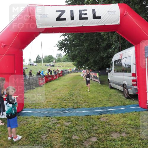 21.06.2025 - 27. Vierlanden-Triathlon MichiJ http://msf.ph/oto/8051045 15.06.2026 15:16:07 Ziel 1325, 1331, 1349, 1375 meine-sportfotos.de