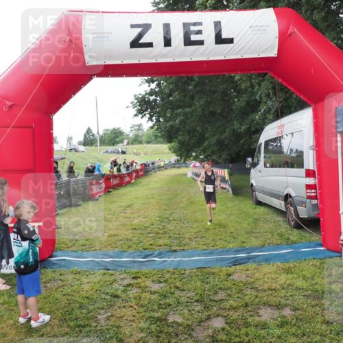 21.06.2025 - 27. Vierlanden-Triathlon MichiJ http://msf.ph/oto/8051048 15.06.2026 15:16:08 Ziel 1325, 1331, 1349, 1375 meine-sportfotos.de