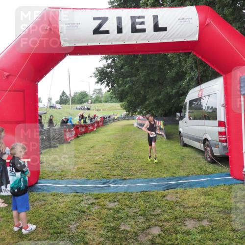 21.06.2025 - 27. Vierlanden-Triathlon MichiJ http://msf.ph/oto/8051049 15.06.2026 15:16:08 Ziel 1325, 1331, 1349, 1375 meine-sportfotos.de