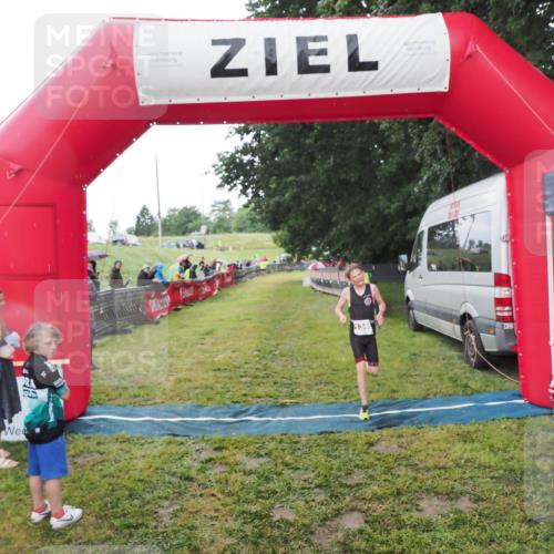 21.06.2025 - 27. Vierlanden-Triathlon MichiJ http://msf.ph/oto/8051053 15.06.2026 15:16:08 Ziel 1325, 1331, 1349, 1375 meine-sportfotos.de