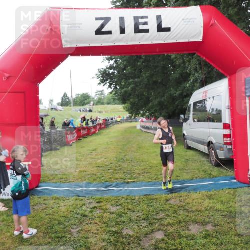 21.06.2025 - 27. Vierlanden-Triathlon MichiJ http://msf.ph/oto/8051054 15.06.2026 15:16:08 Ziel 1325, 1331, 1349, 1375 meine-sportfotos.de